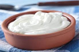 الزبادي يومياً: فوائد صحية قد تفاجئك