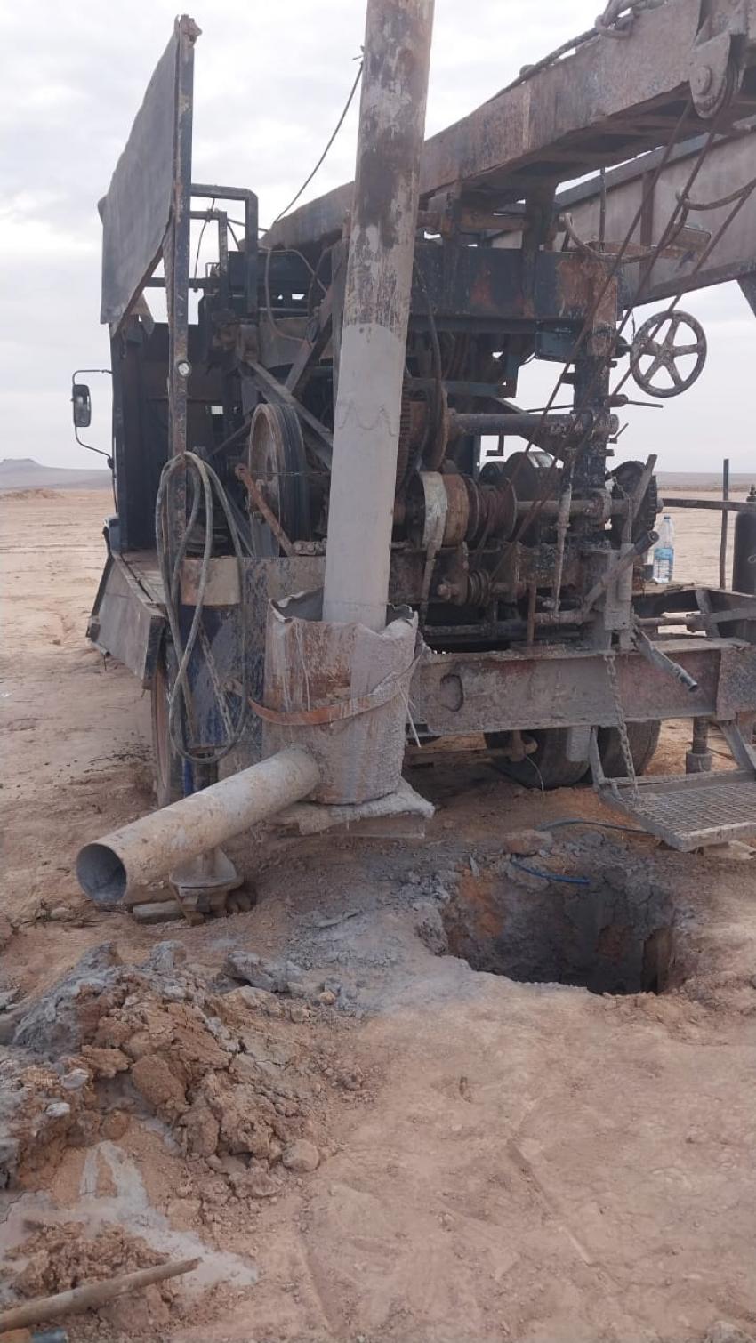 وزارة المياه تضبط حفارة مخالفة وتزيل اعتداءات على خطوط المياه في المفرق والموقر