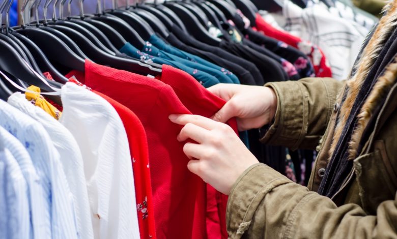 توقع بارتفاع الطلب على الألبسة مع تطبيق التعرفة الجمركية على الطرود البريدية