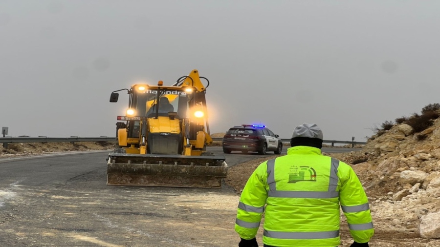 وزارة الأشغال تعلن معالجة معظم البؤر الساخنة ومواصلة خطتها الاحترازية لموسم الشتاء