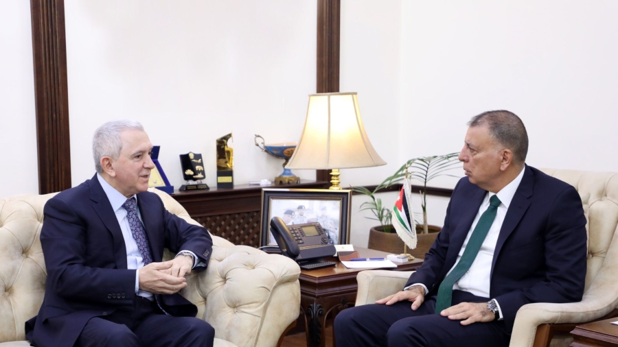 الفراية يلتقي سفير أذربيجان لتعزيز التعاون الأمني والعلاقات الثنائية