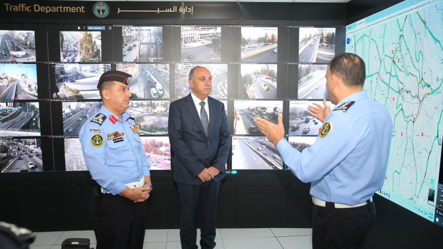 رئيس أمانة عمان يطلع على جهود إدارة السير لتعزيز السلامة المرورية