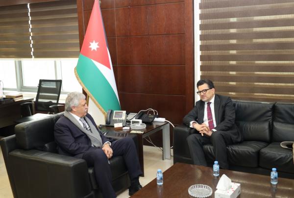 وزير النقل يبحث مع السفير الهندي تعزيز التعاون في قطاع النقل السككي ودعم التنمية الاقتصادية