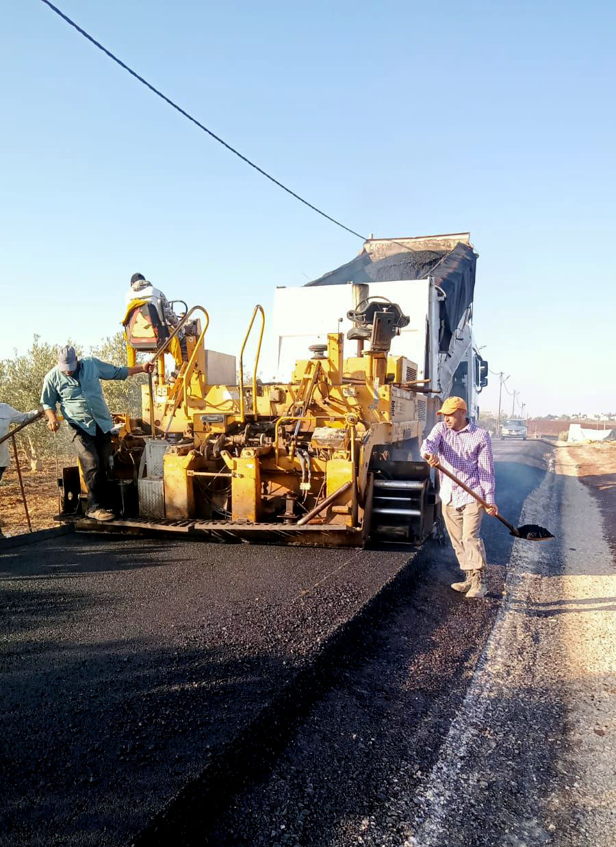 أشغال بني كنانة تنفذ مشاريع طرق زراعية ومحمية اليرموك بقيمة 800 ألف دينار