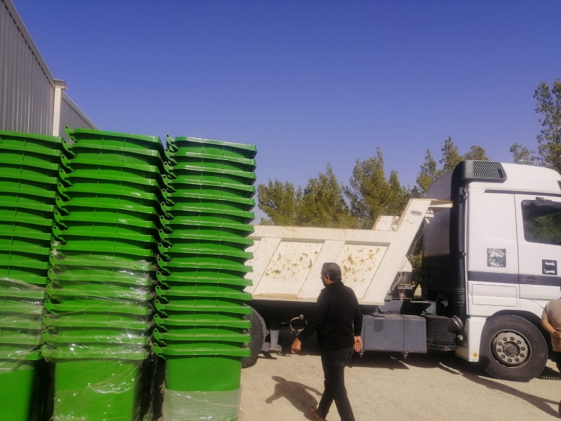 توزيع 255 حاوية نفايات بمبادرة بيئية جديدة في محافظات الجنوب