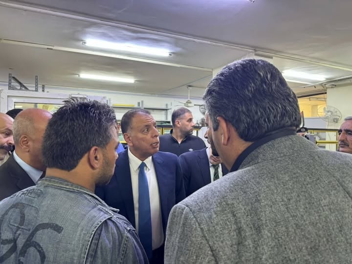 الفراية يتفقد خدمات الأحوال المدنية والجوازات في إربد ويشدد على تطوير الأداء
