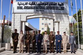 وفد عراقي رفيع يزور كلية الدفاع الوطني الملكية الأردنية لتعزيز التعاون العسكري