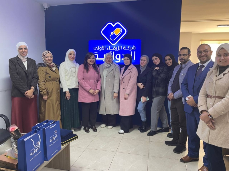 جامعة الزرقاء تنظم زيارة ميدانية إلى ادارة شركة الزرقاء الاولى الدوائية