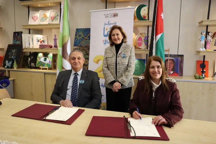 وزارة البيئة ومركز زها الثقافي يوقعان اتفاقية لدعم مبادرة العجلات الخضراء وتحويل النفايات إلى أمل