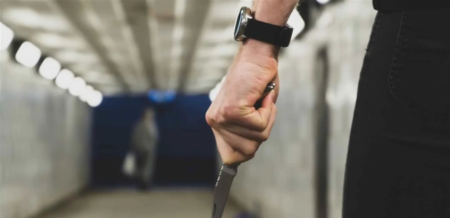 33 طعنة وعقوبة 15 سنة… محكمة الجنايات تحاكم قاتل طليقته