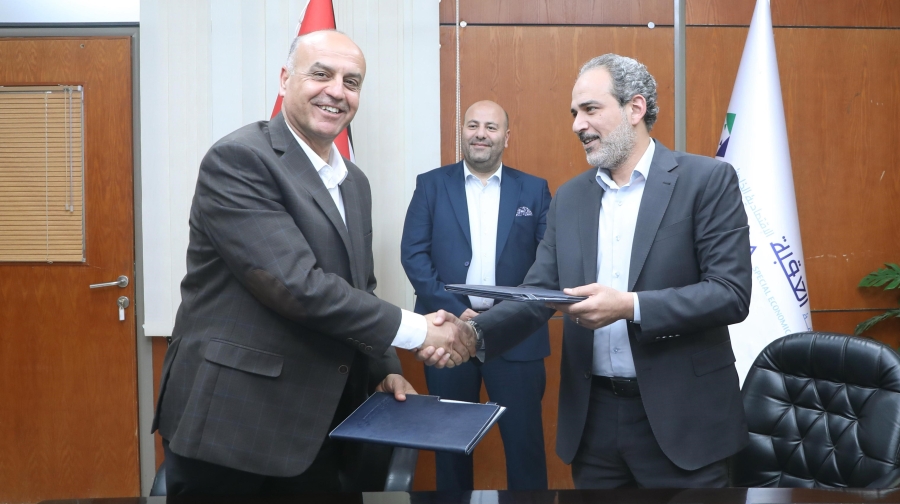 سلطة منطقة العقبة الاقتصادية الخاصة توقع اتفاقية مساهمة مجتمعية مع شركة سيدني لصناعة الألبسة لتدريب وتشغيل 96 شابًا وشابة