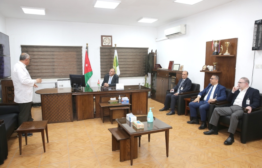 الشواربة يزور دائرة المسالخ في امانة عمان