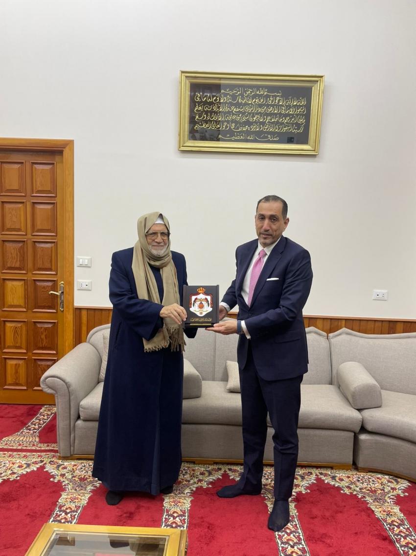 السفير الأردني في سوريا يزور المفتي العام ويبحث تعزيز التعاون في مجال الافتاء